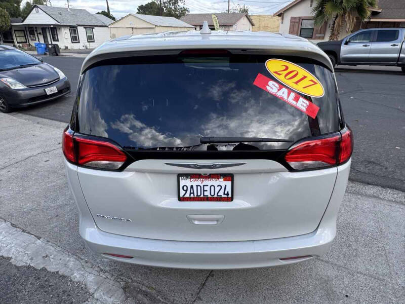 2017 Chrysler Pacifica Touring