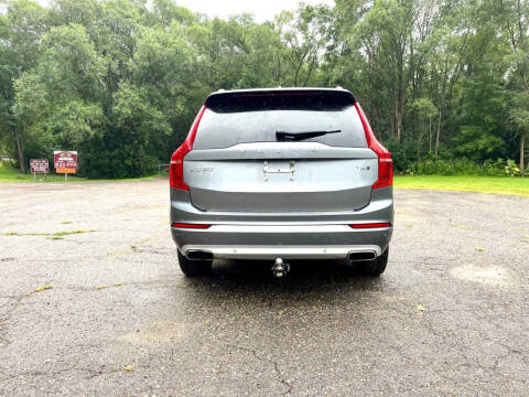 2016 Volvo XC90 T6 Momentum