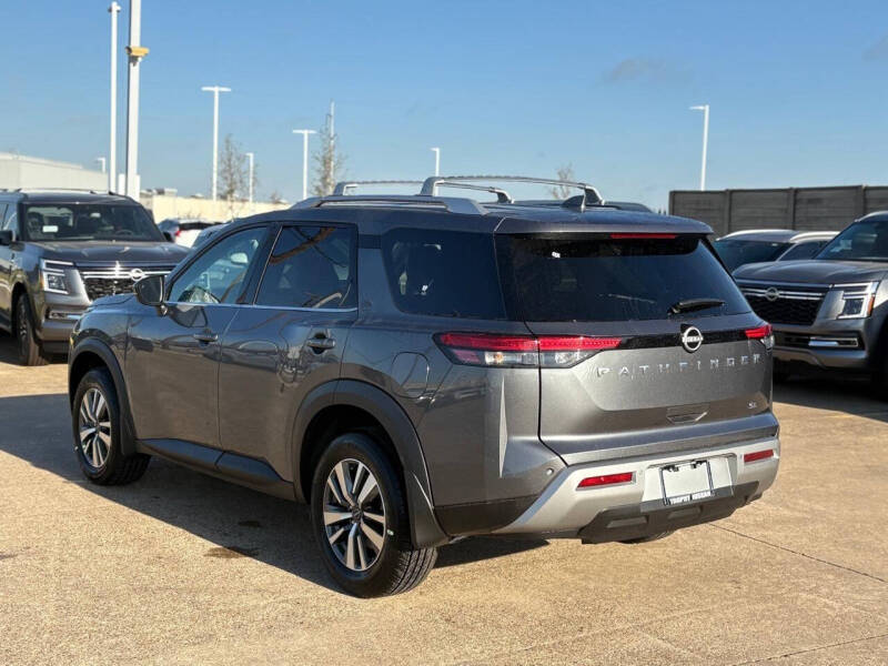 2025 Nissan Pathfinder SL