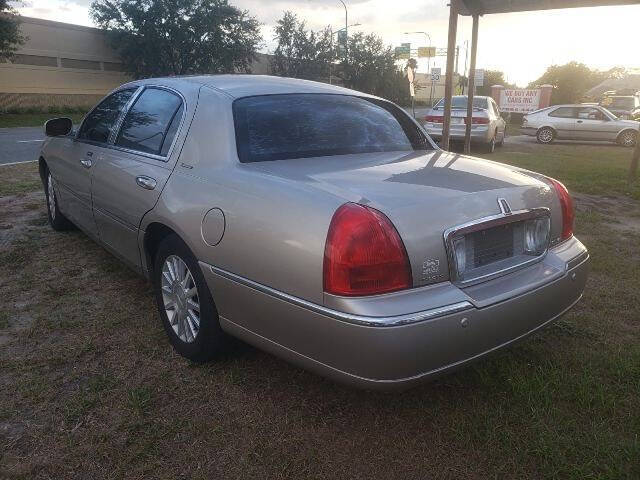 2003 Lincoln Town Car for sale at We Buy & Sell Cars Inc in Orlando, FL