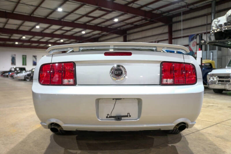 2005 Ford Mustang GT Premium