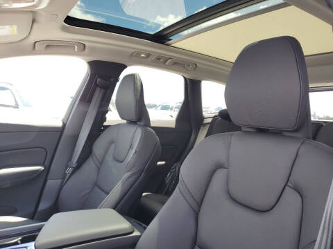 2024 Volvo XC60 B5 Plus Dark Theme