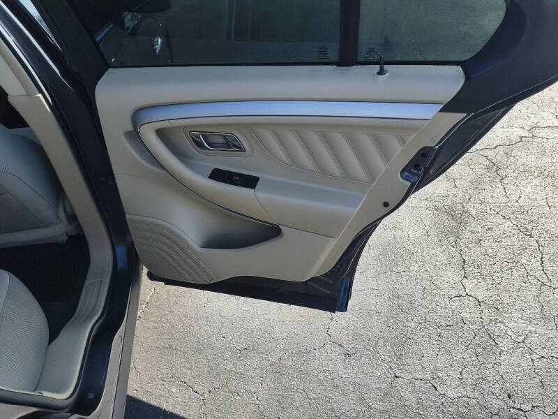 2018 Ford Taurus SE