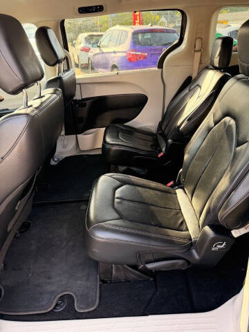 2017 Chrysler Pacifica Touring-L