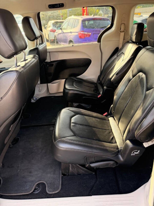 2017 Chrysler Pacifica Touring-L