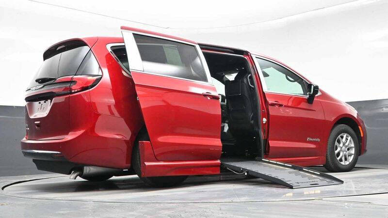 2026 Chrysler Pacifica Select