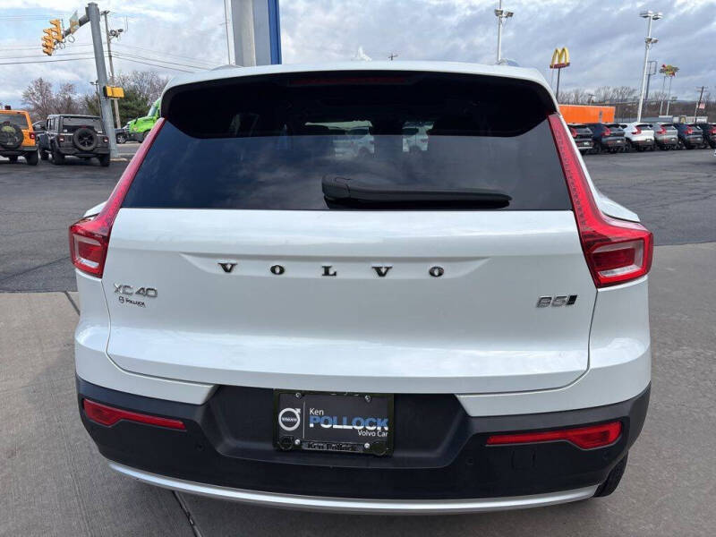 2023 Volvo XC40 B5 Plus Bright Theme