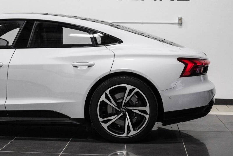 2024 Audi e-tron GT quattro Prestige