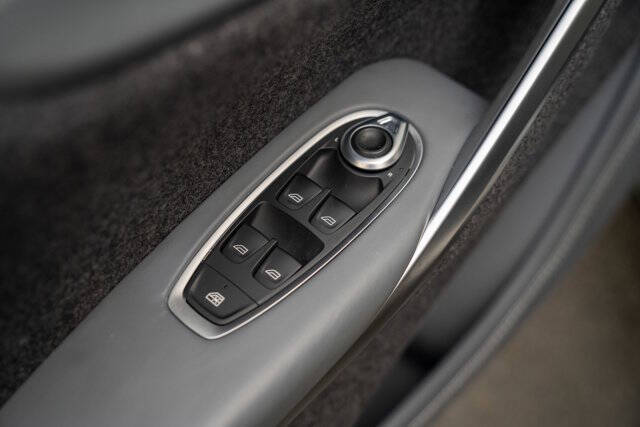 2021 Aston Martin DBX