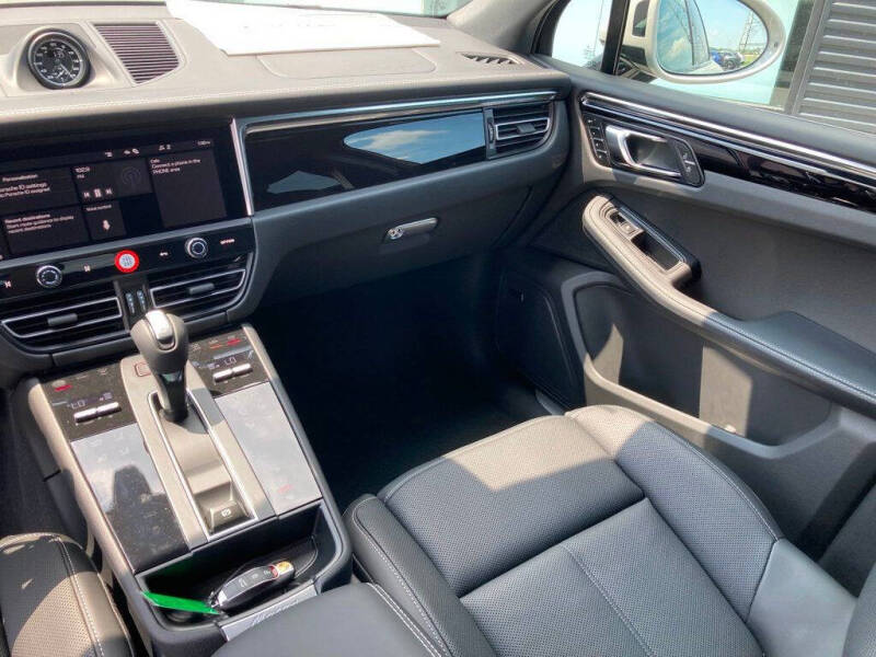 2025 Porsche Macan S