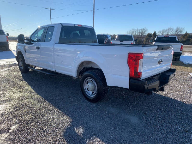 2017 Ford F-250 Super Duty XL photo 3