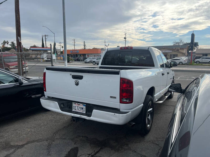 2006 Dodge Ram 1500 Pickup SLT photo 3