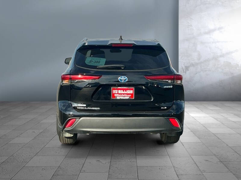 2023 Toyota Highlander Hybrid XLE