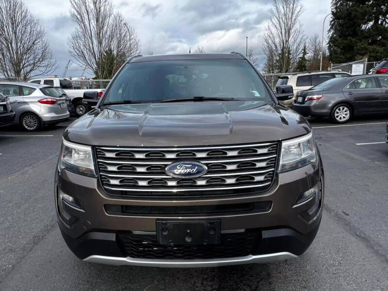 2016 Ford Explorer XLT photo 3