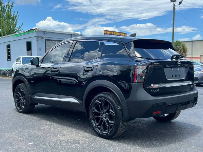 2025 Nissan Kicks SR