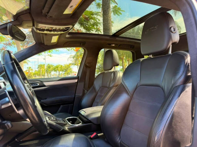 2016 Porsche Cayenne GTS