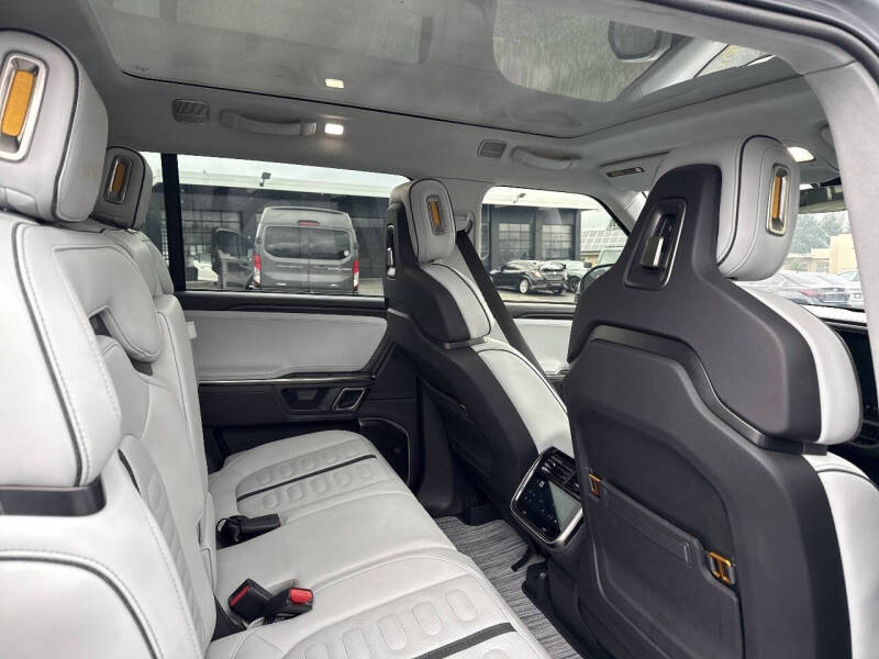 2023 Rivian R1S Adventure