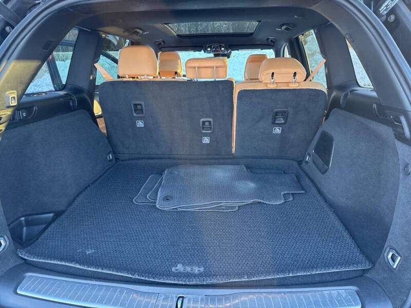 2022 Jeep Grand Cherokee Summit