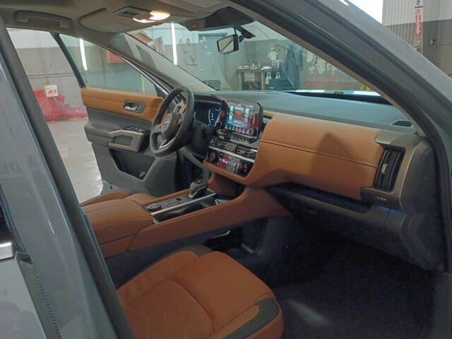 2025 Nissan Pathfinder Platinum