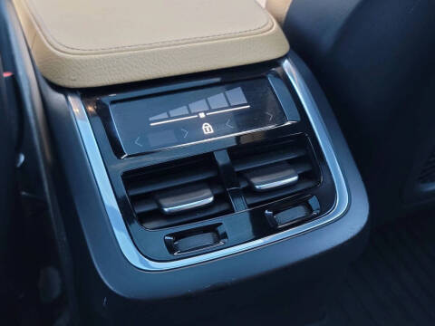 2018 Volvo XC90 T6 Momentum