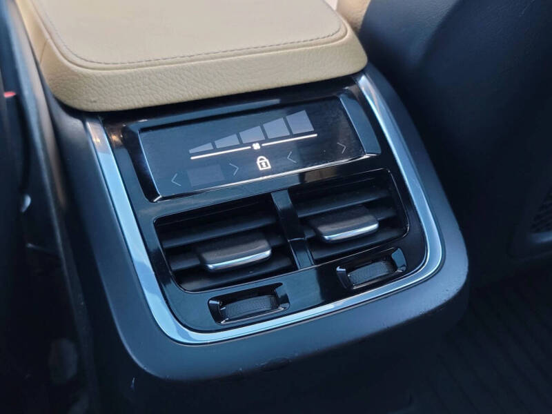 2018 Volvo XC90 T6 Momentum