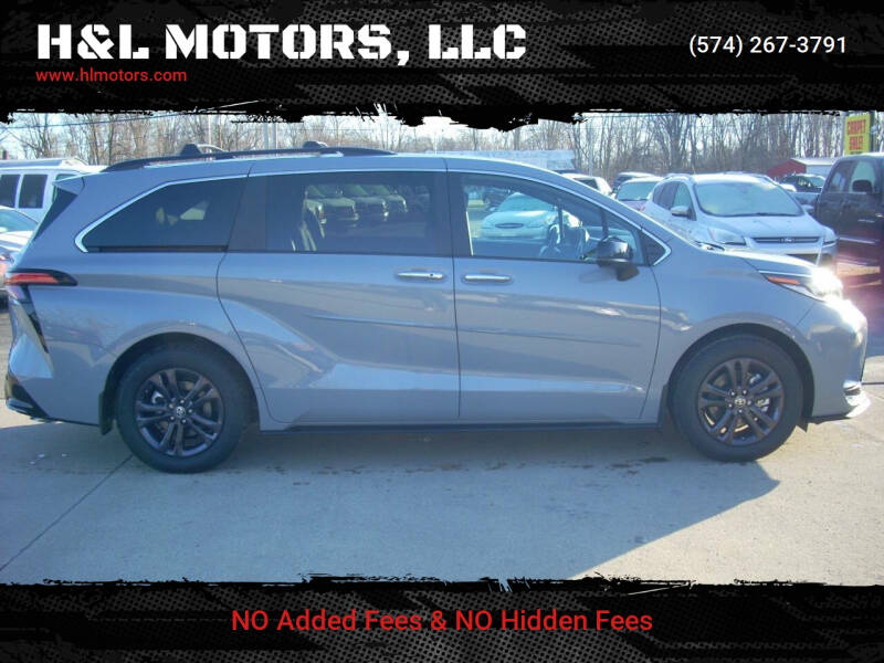 2024 Toyota Sienna XSE's photo