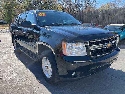 2007 Chevrolet Avalanche for sale at Watson's Auto Wholesale in Kansas City MO