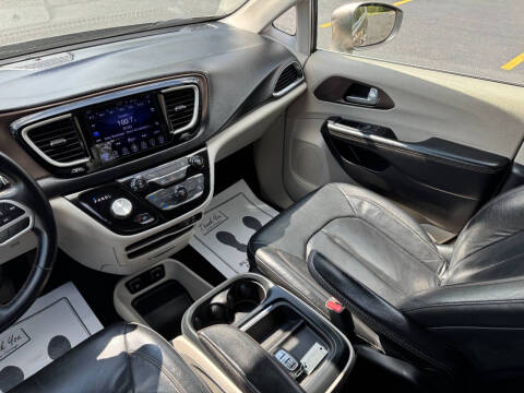 2017 Chrysler Pacifica Touring-L