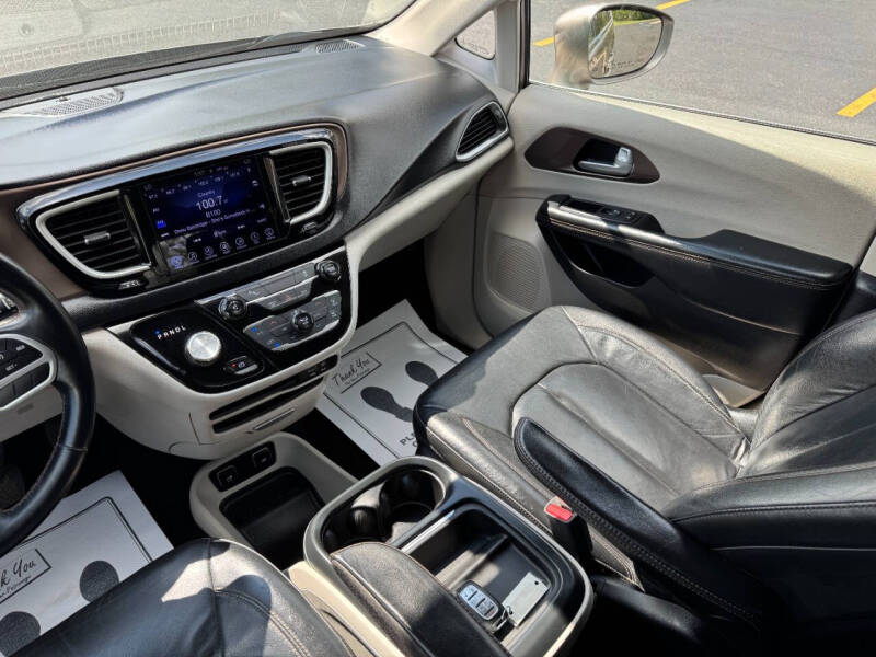 2017 Chrysler Pacifica Touring-L