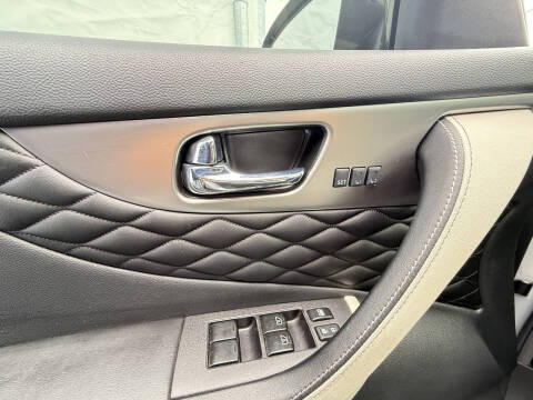 2017 Infiniti QX70