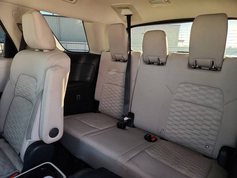 2022 Nissan Pathfinder SV