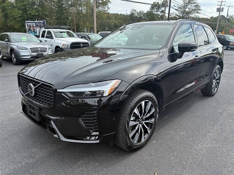 2025 Volvo XC60 B5 Plus Dark Theme