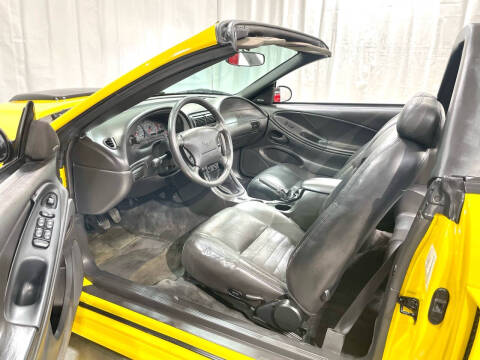 2004 Ford Mustang GT Deluxe