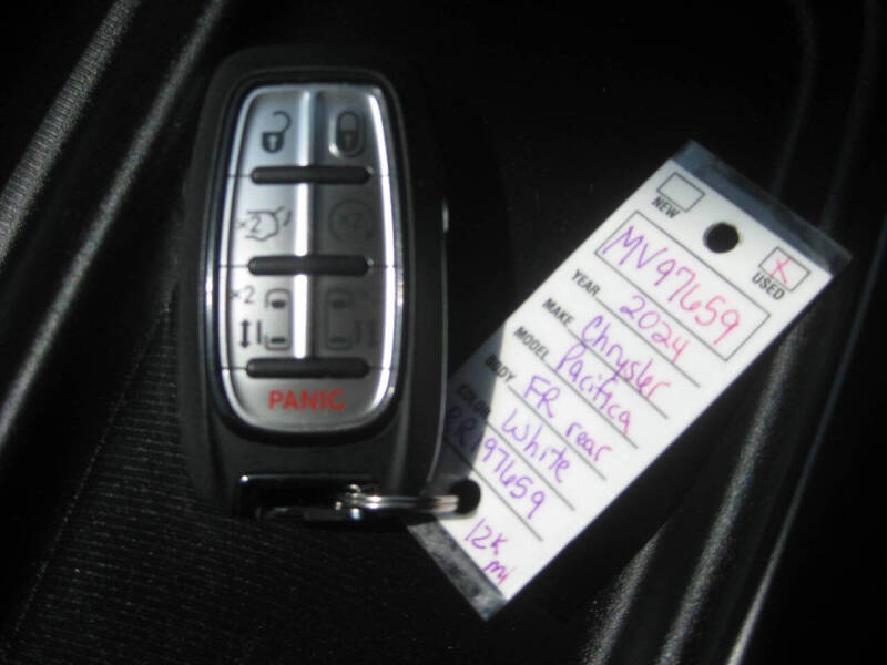 2024 Chrysler Pacifica Touring