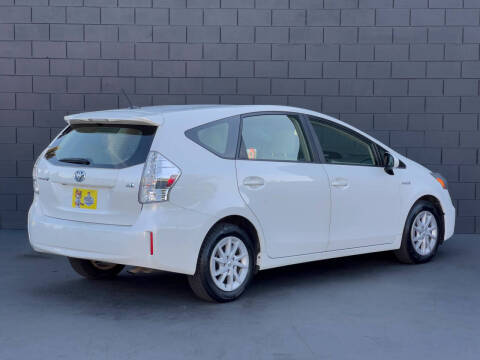 2014 Toyota Prius v Three
