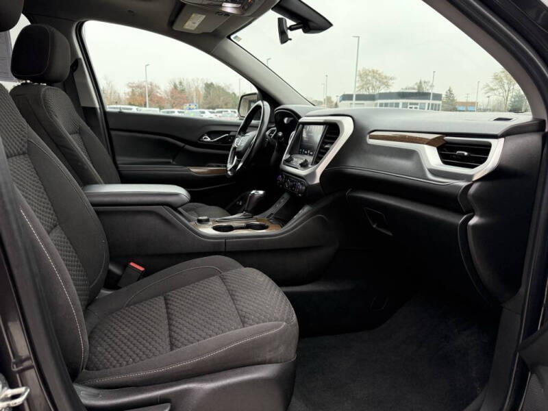 2017 GMC Acadia SLE-2