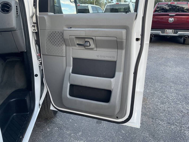 2011 Ford E-Series E-350 SD XLT