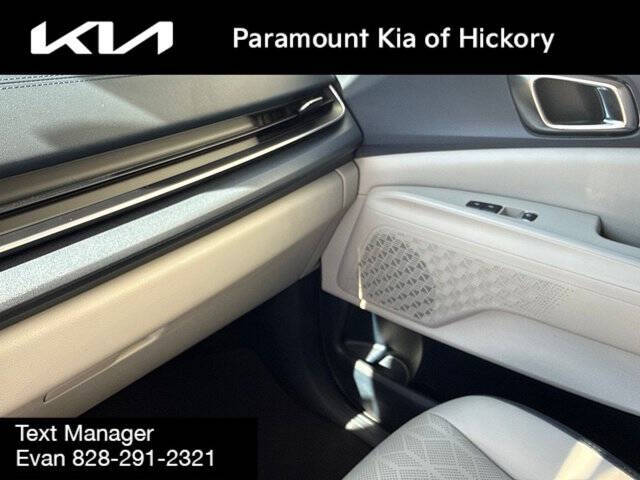 2025 Kia Carnival EX
