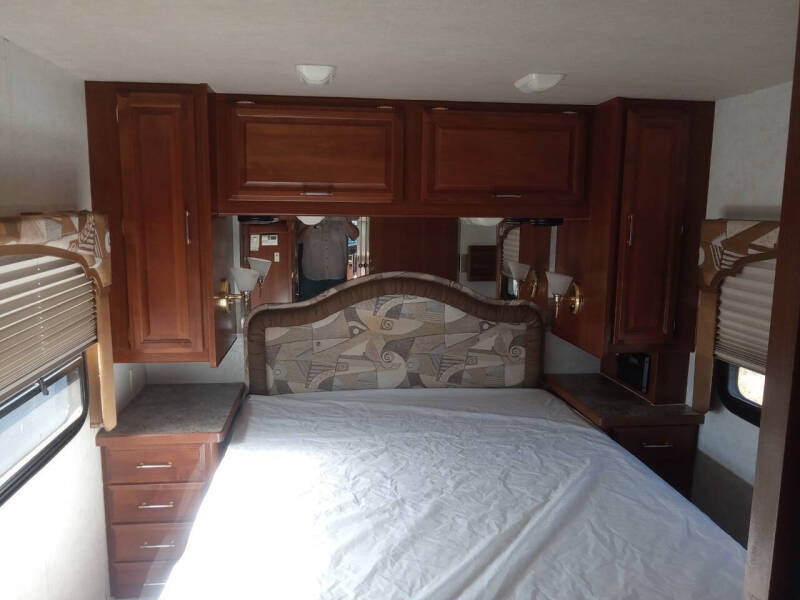 2002 Freightliner XC Chassis