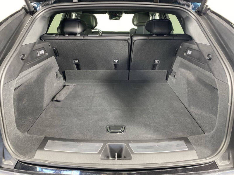 2025 Cadillac LYRIQ Luxury 1