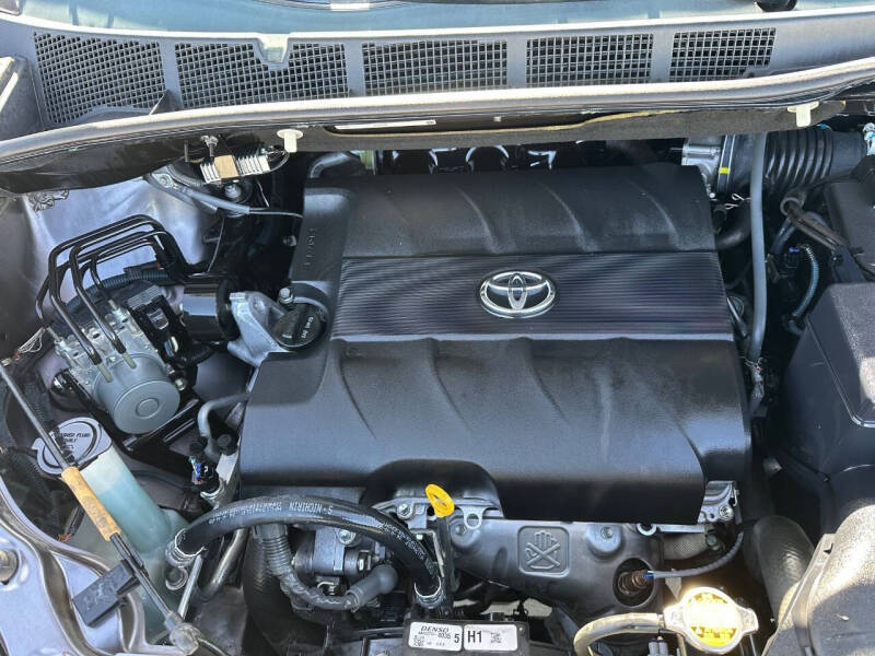 2012 Toyota Sienna LE 8-Passenger