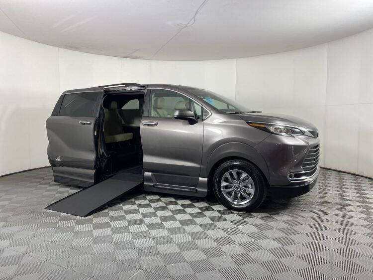 2022 Toyota Sienna XLE 7-Passenger