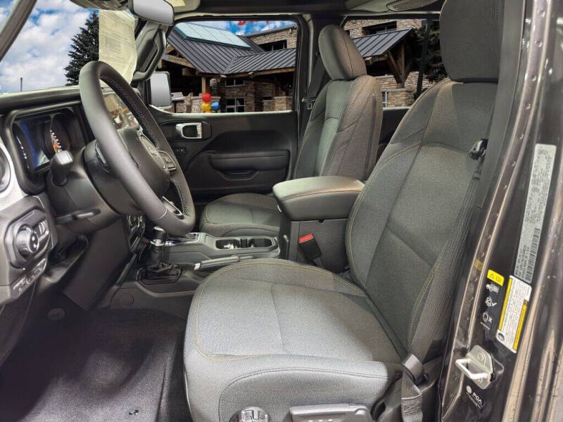 2025 Jeep Gladiator Sport