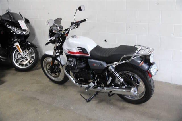 2023 Moto Guzzi V7 Special