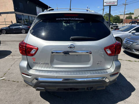 2017 Nissan Pathfinder SL