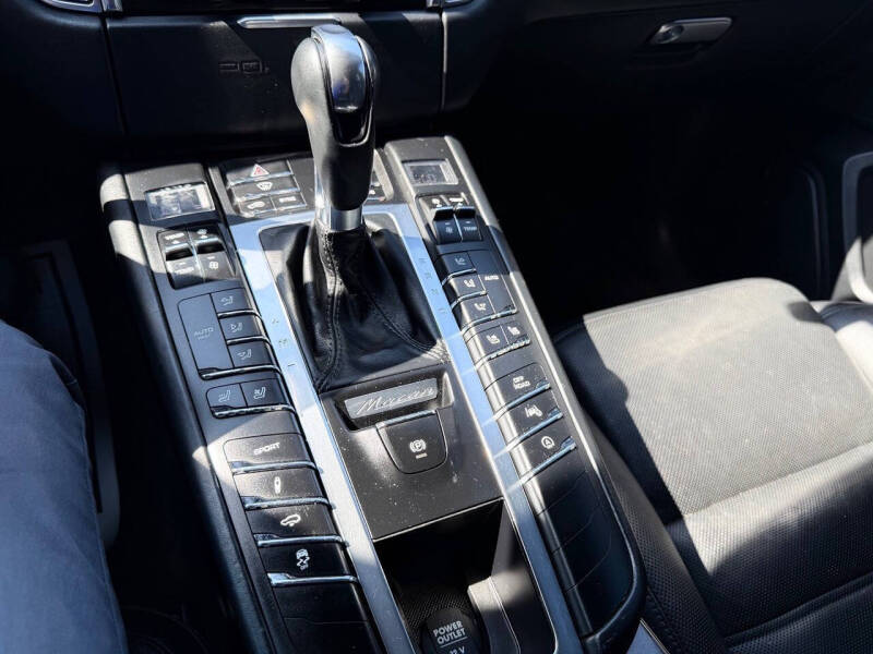 2015 Porsche Macan Turbo