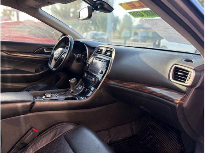 2017 Nissan Maxima Platinum