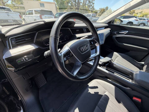 2022 Audi e-tron quattro Premium Plus