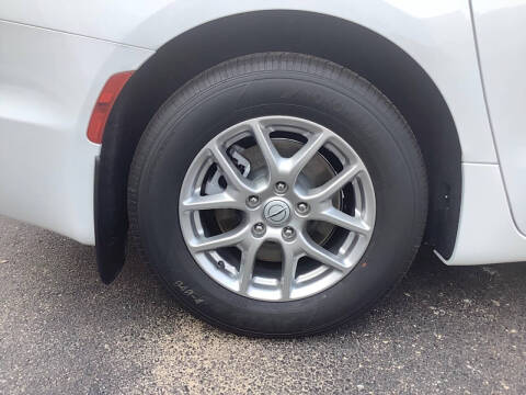 2025 Chrysler Pacifica Select