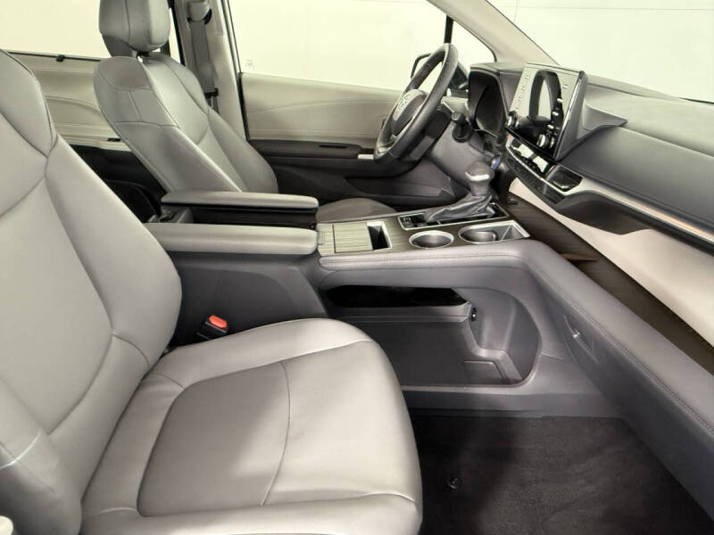 2022 Toyota Sienna XLE 7-Passenger